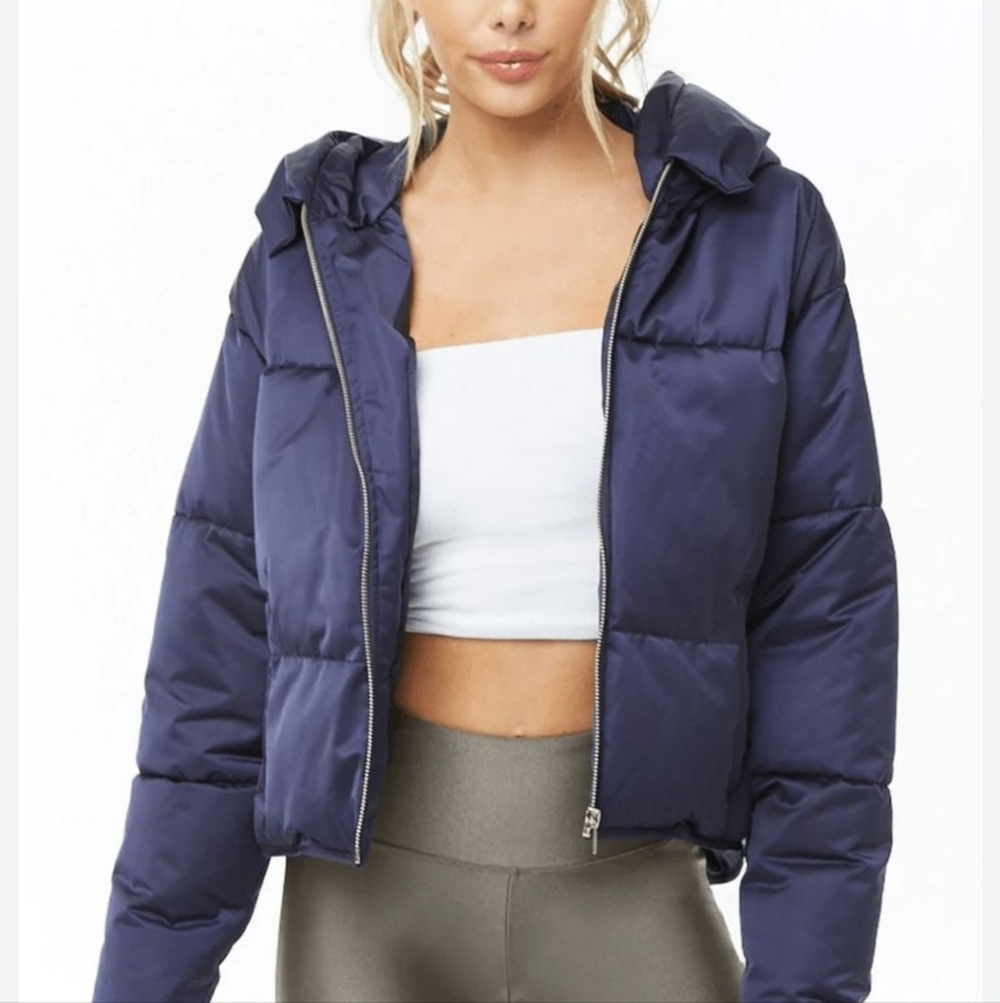 Forever 21  Navy Puffer Jacket With Hood. Front Pockets. SZ M NWOT